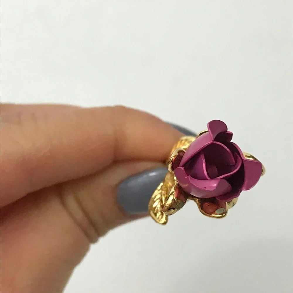 Unbranded gold tone